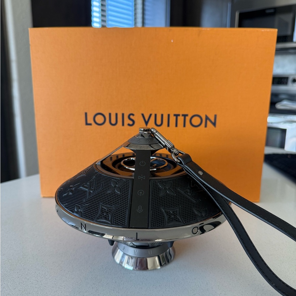 RARE - Louis Vuitton Horizon Light Up Speaker
